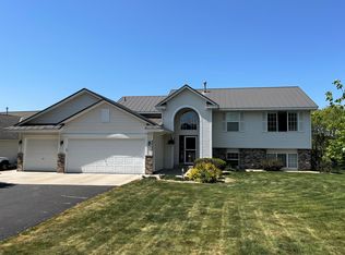 4990 River Oaks Rd, Rockford, MN 55373