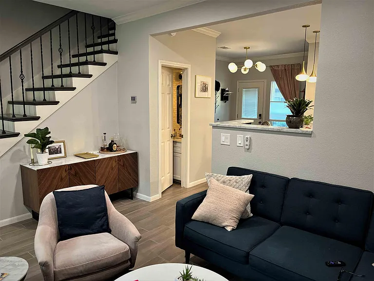 1307 Kinney Ave #120 — Photo 15