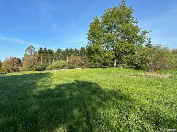 3301 Oak Grove Rd, Howell, MI 48855