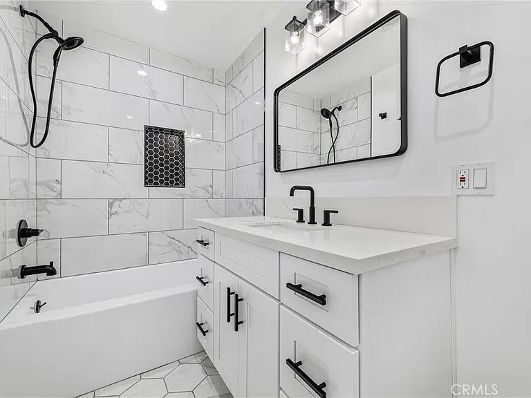 5706 Burnet Ave — Photo 7