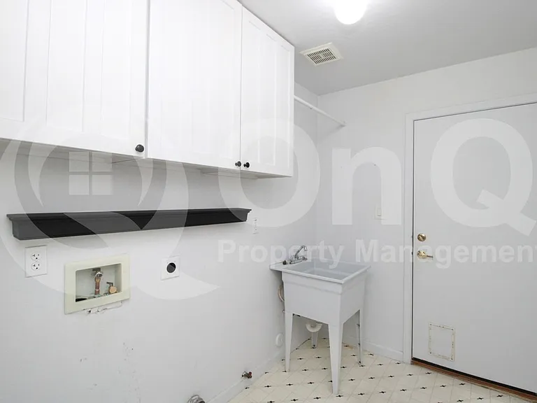 685 W Estrella Dr — Photo 29
