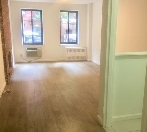 4th image of 165 E 89th St APT H