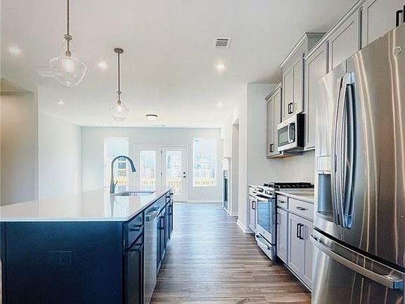 5th image of 2676 Whistler Way NE