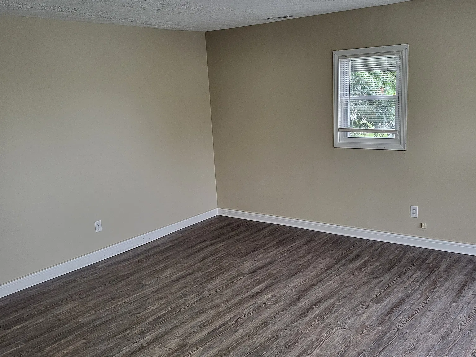 107 Bennett Pl. - 1 — Photo 2