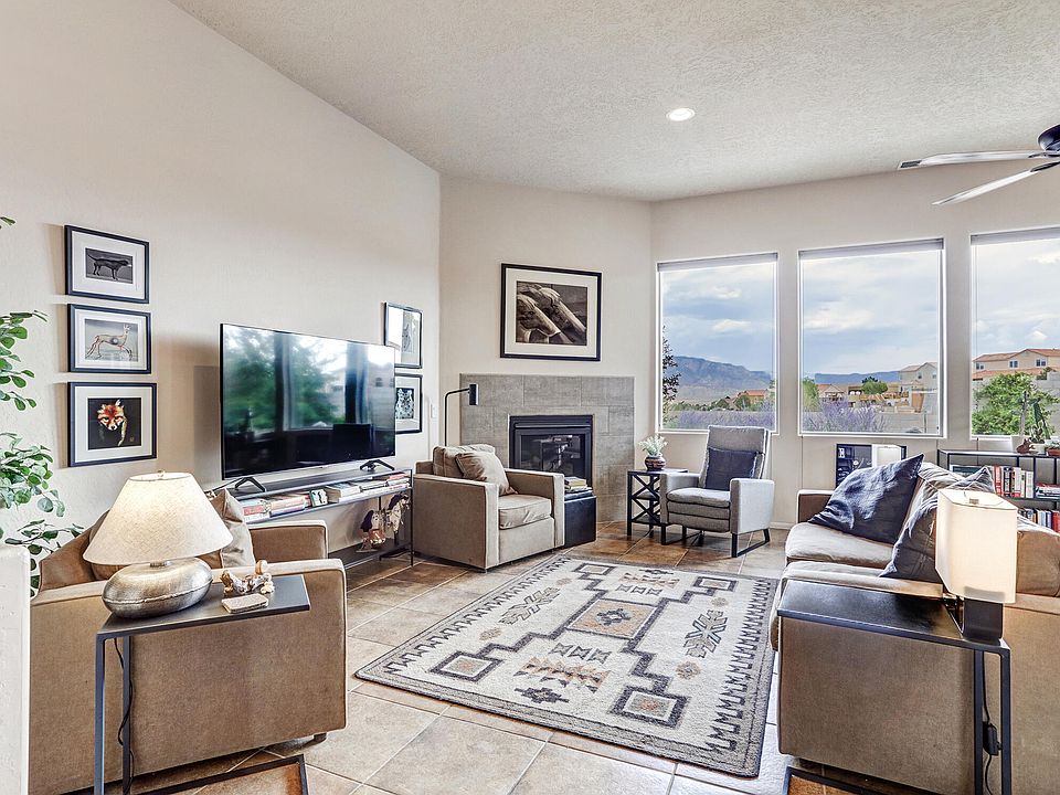 1st image of 312 Pinnacle Dr SE