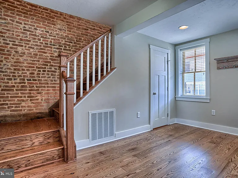234 N Stratton St — Photo 15