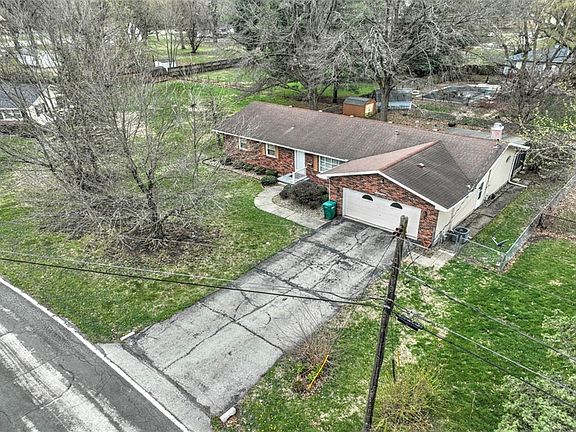 3rd image of 17 Montez Dr