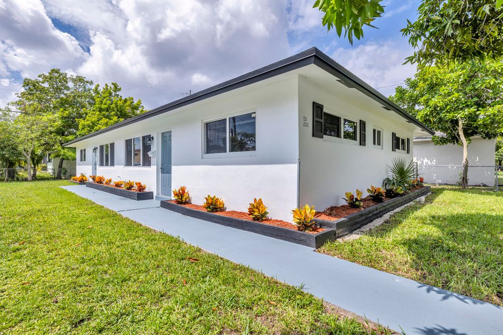802 SW 10th St #802, Pompano Beach