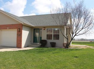 10961 Kentfield Dr, Lebanon, IL 62254