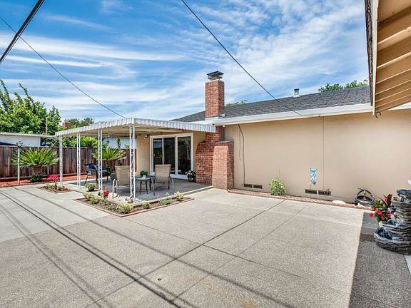 4th image of 888 Ironwood Dr