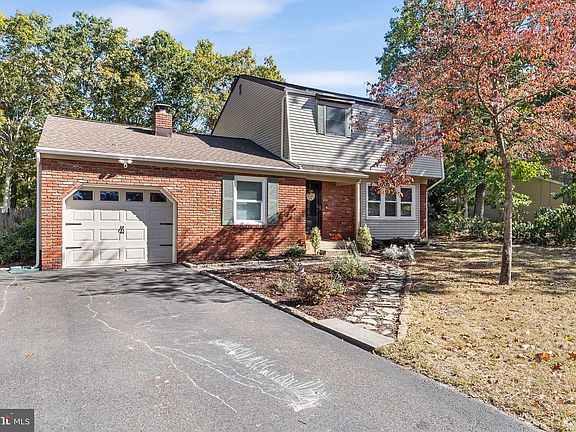 2nd image of 233 Lake Shore Dr