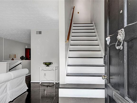 3rd image of 6905 Park Ave