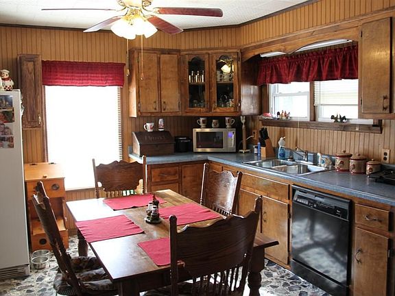 Eat-in Kitchen