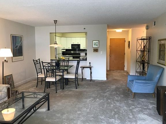 3rd image of 1704 N Park Dr APT 614