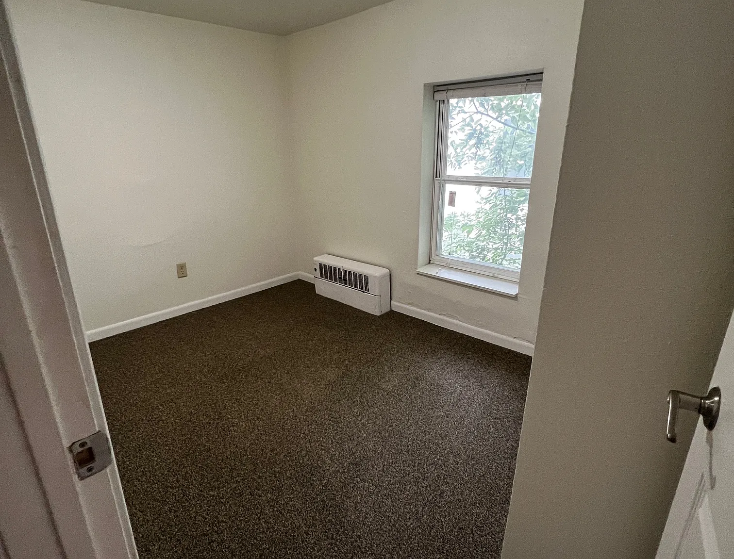 3 bed, 1200 sqft, $1,700 — Photo 4