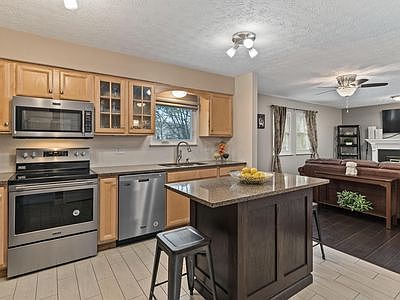 3rd image of 3051 Kilcullen Dr