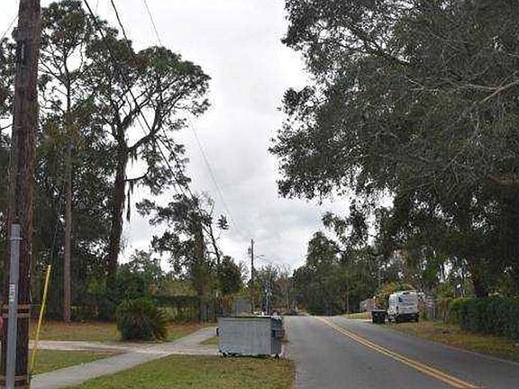 Exterior Neighborhood (street photo)
