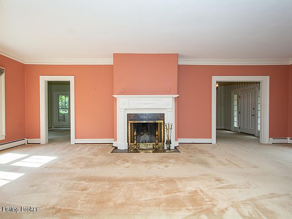 4th image of 2642 Byron Ave