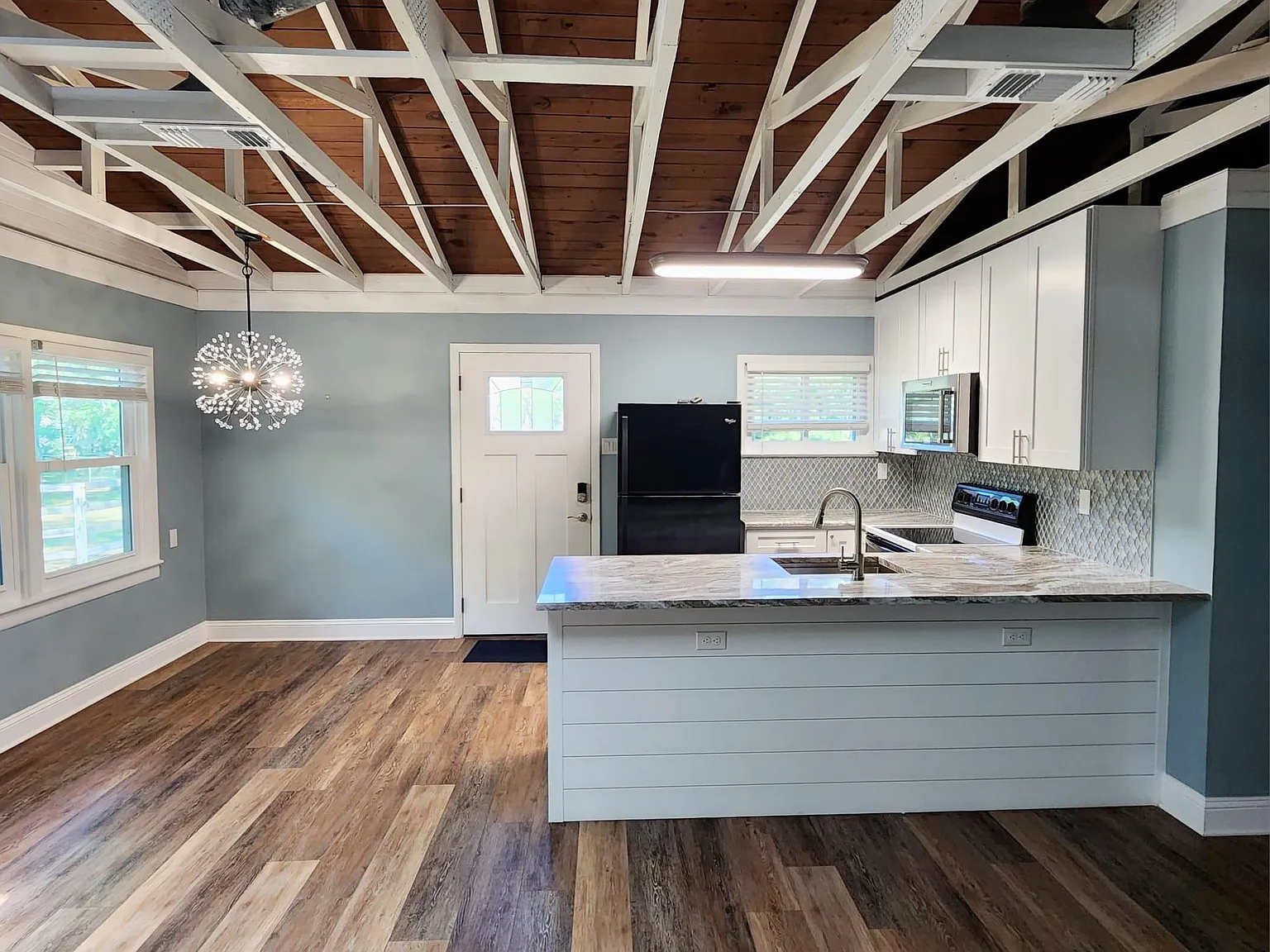 3 bed, 1088 sqft, $1,900 — Photo 3