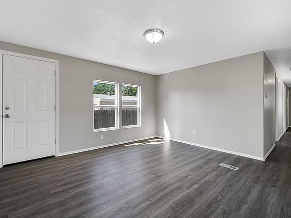 4th image of 423 Morning Dove Dr