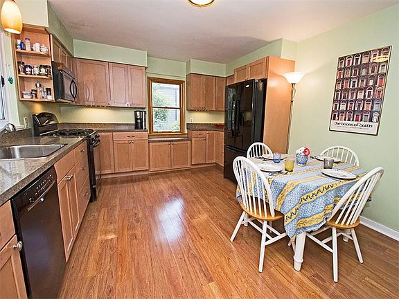 4th image of 988 Norwood Ave