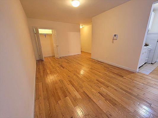 2nd image of 160 E 28th St #2X