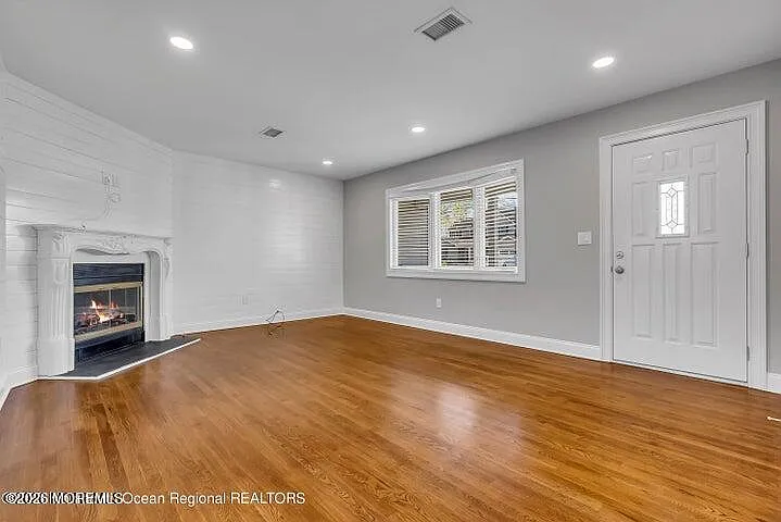3 bed, $4,995 — Photo 2