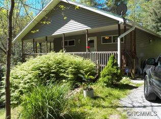 1905 Battle Creek Rd, Horse Shoe, NC 28742