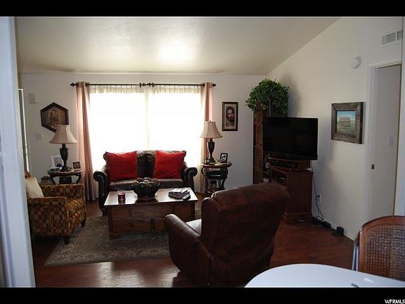 3rd image of 235 Woodlawn St