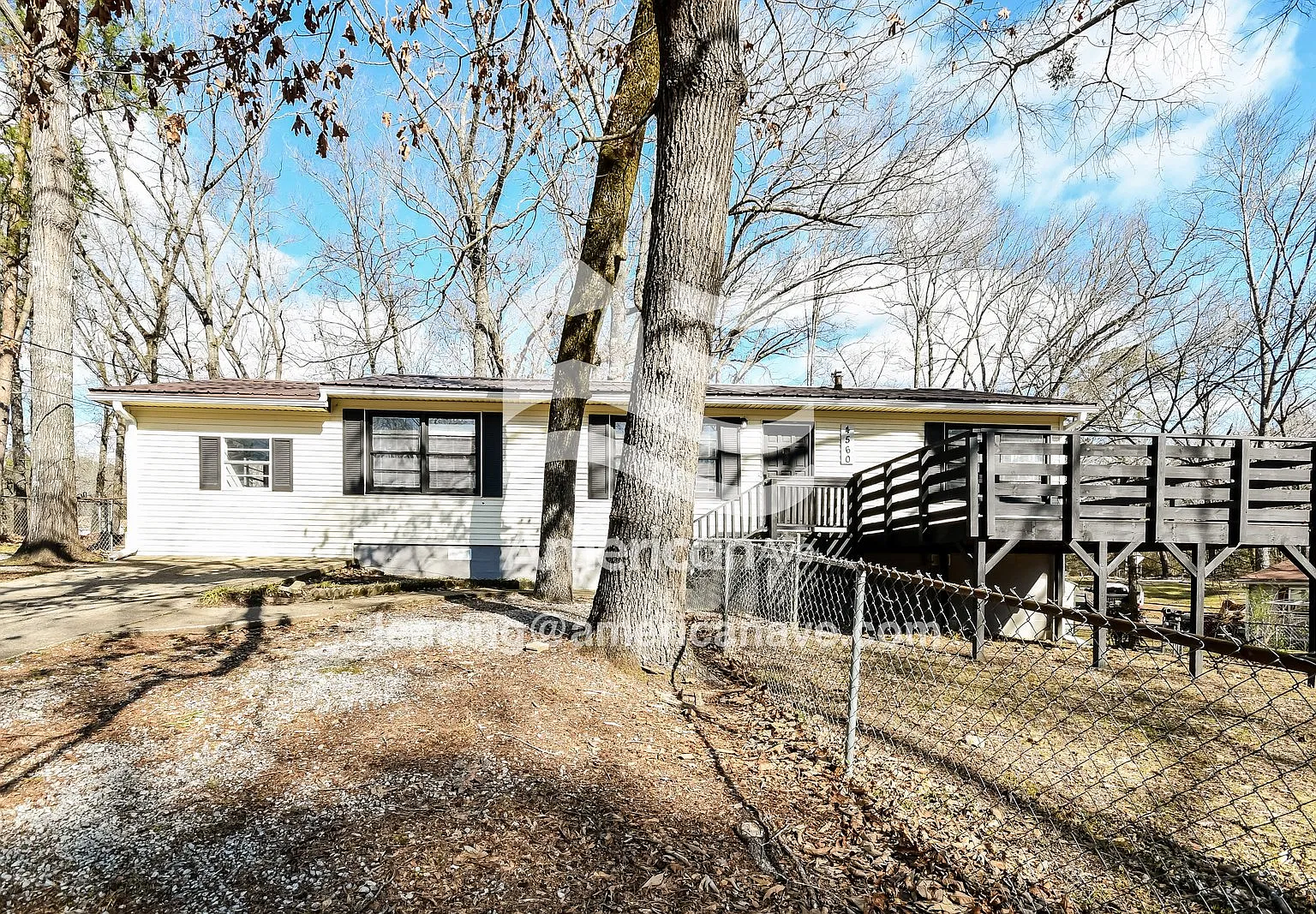 3 bed, 1.0 bath, 1316 sqft, $1,350 — Photo 1