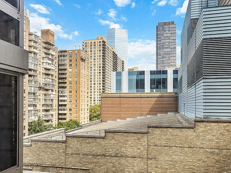 120 Riverside Blvd #8G — Photo 7