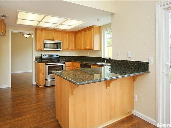 3rd image of 1448 New England Dr
