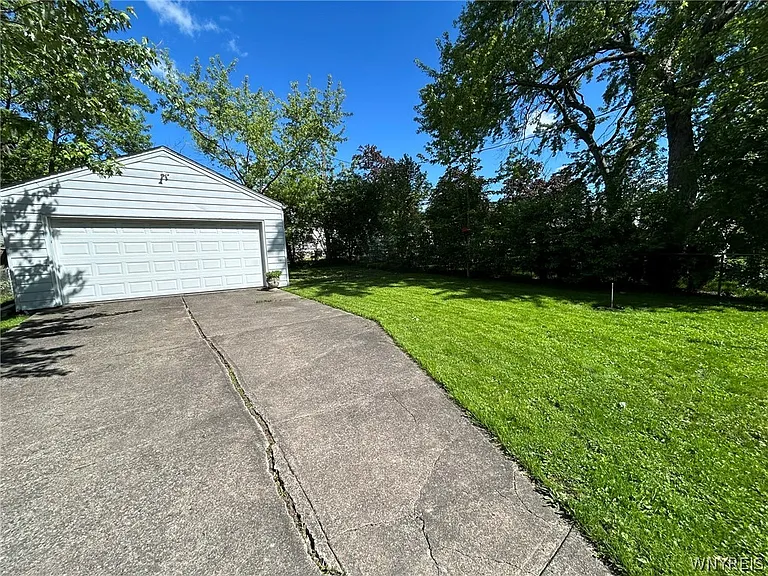1835 Military Rd — Photo 3