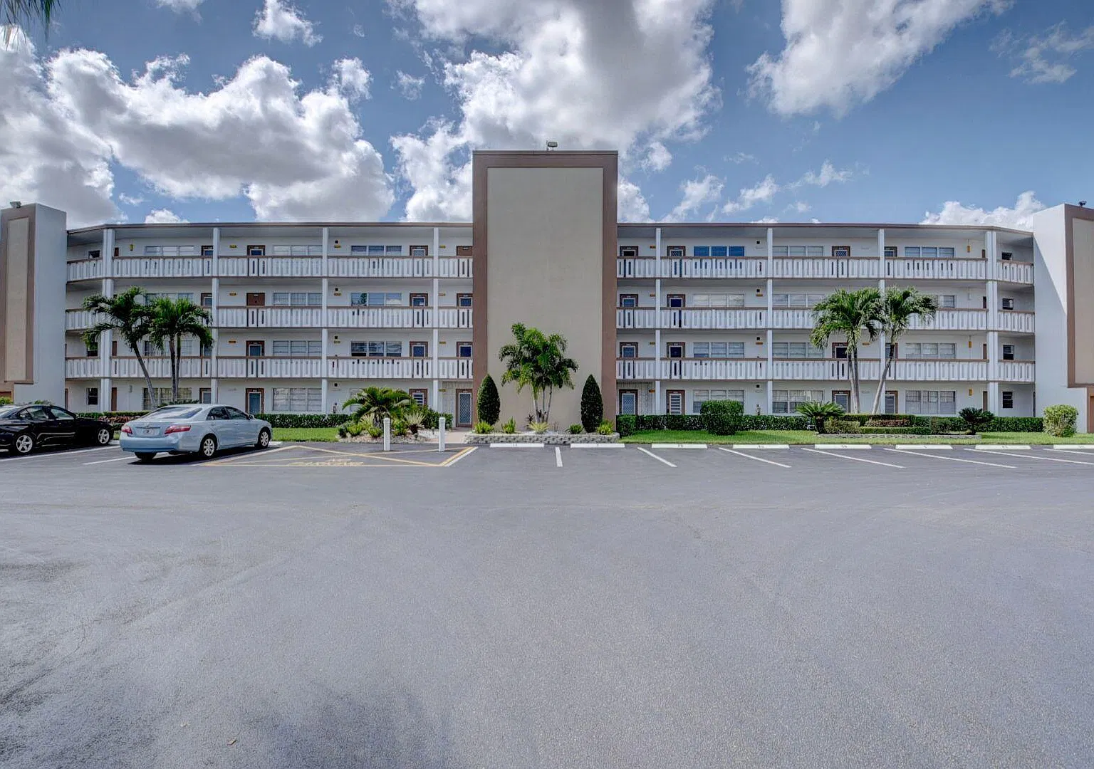 1 bed, 1.5 bath, 738 sqft, $1,650 — Photo 2