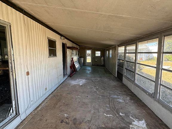 5th image of 8500 SE Eagle Avenue