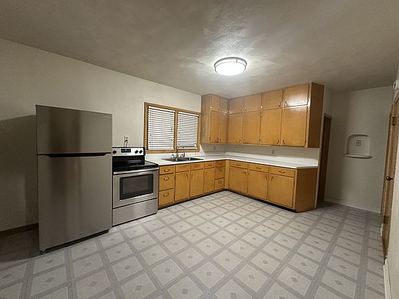 4th image of 912 E Lincoln Ave