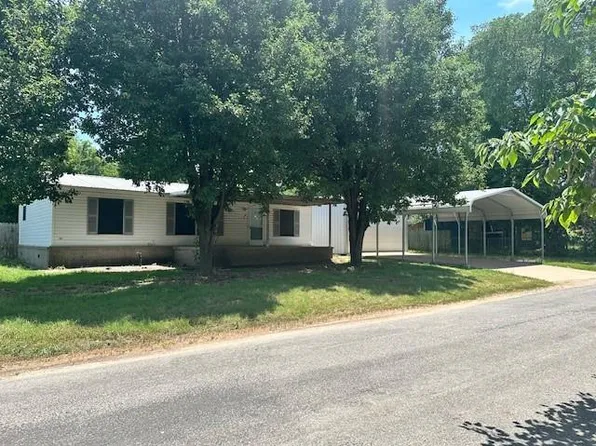 403 S Howell Ave, Wynnewood, OK 73098