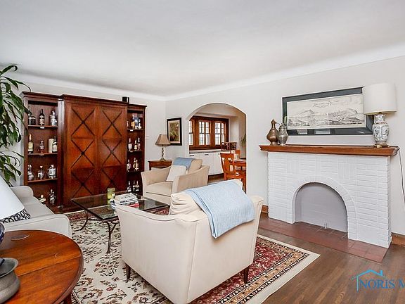 3rd image of 416 W Dudley St