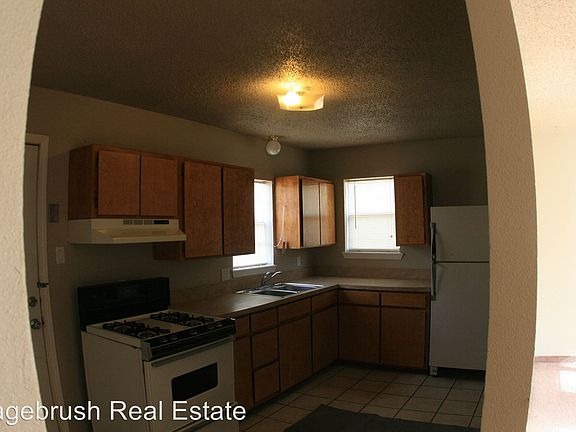 5th image of 916 West St