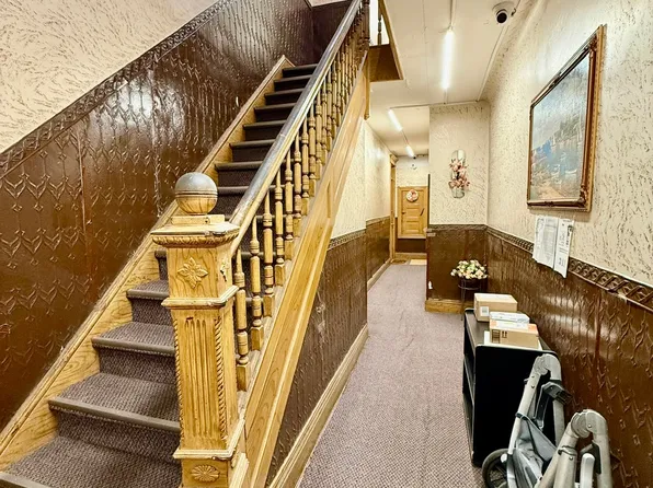 2052 Gates Avenue image 6 of 23