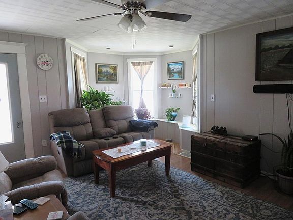 2nd image of 104 E College Ave
