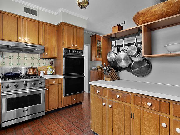 44th image of 1001 Fleetwood Dr