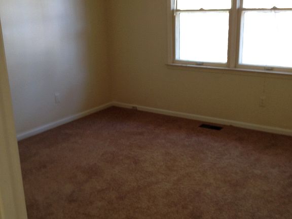 3rd image of 3210 Glenmore Dr