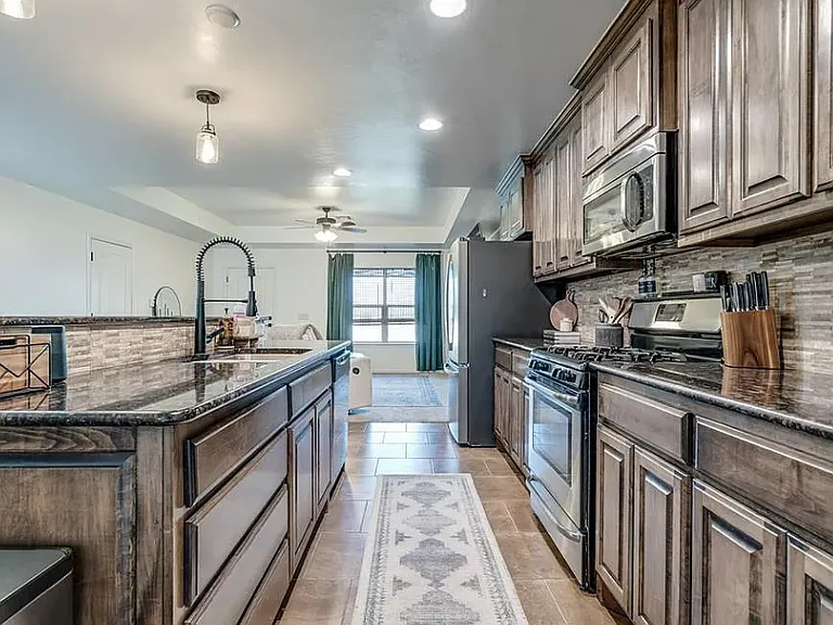 1501 Ginger Ave — Photo 4