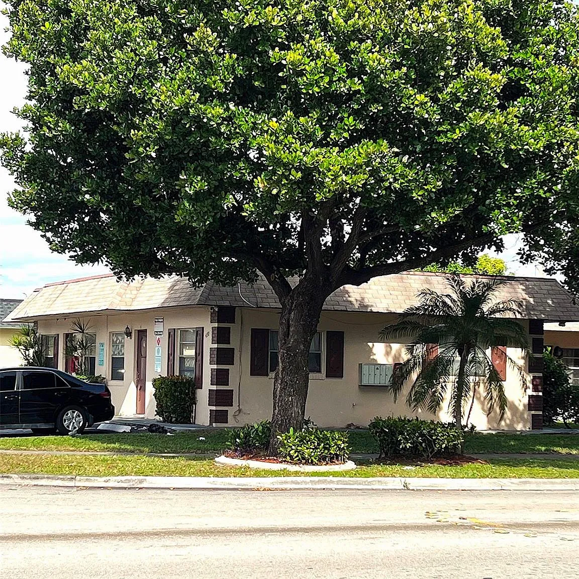 2 bed, 1.0 bath, 700 sqft, $1,900 — Photo 1