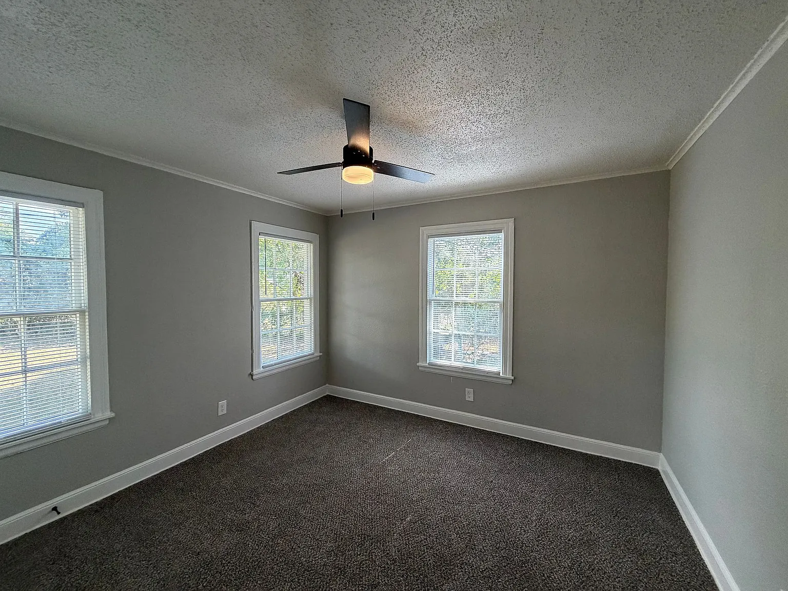 2081 Claremont Cir — Photo 3