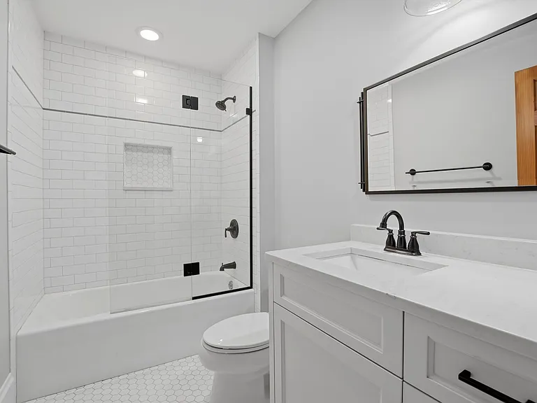 822 S Chester Ave — Photo 26