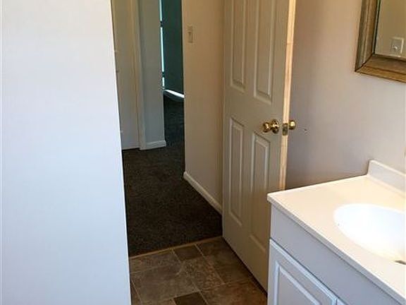5th image of 1405 Arbutus Dr