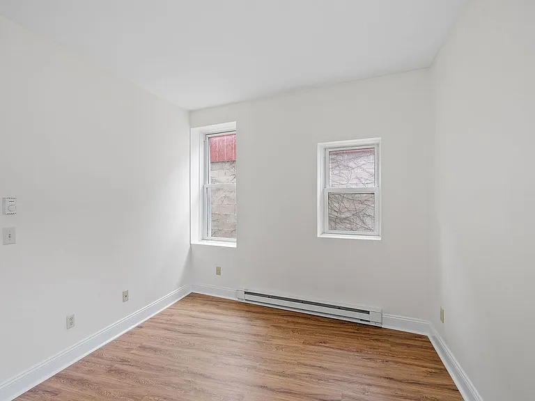251 Green St — Photo 6