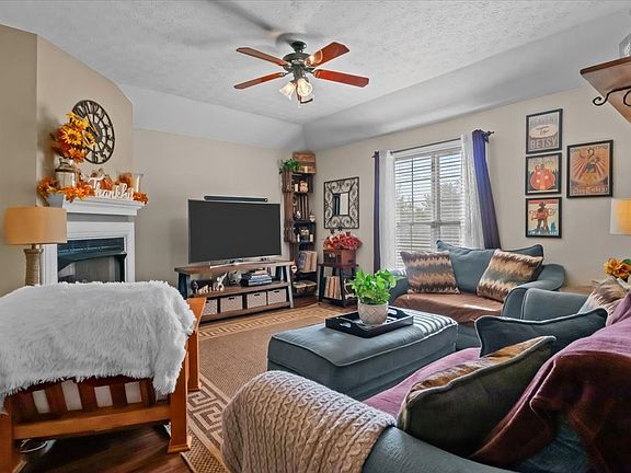 4th image of 300 W Lincoln Park